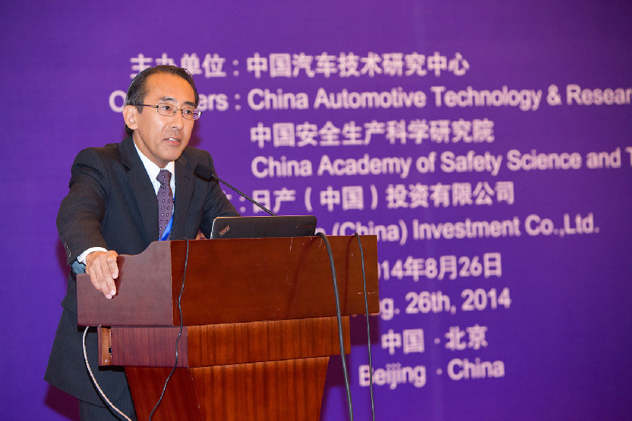 日產汽車公司高橋信彥部長在安全論壇上演講.jpg
